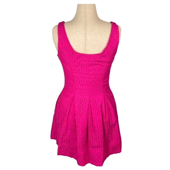 Lord & Taylor Sleeveless Eyelet Fit & Flare Mini Dress Size 6 Petite cotton Pink - Picture 3 of 8